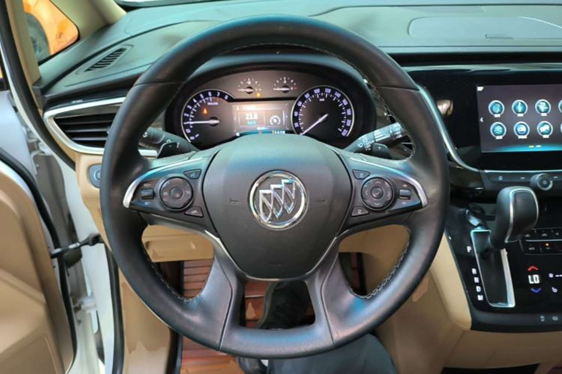 Used Buick GL8 2017 ES 28T Luxury Model China V Standard Steering Wheel