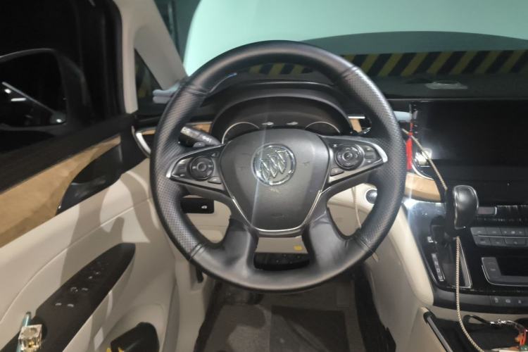 Used Buick GL8 2017 ES 28T Comfort Model China V Standard Steering Wheel