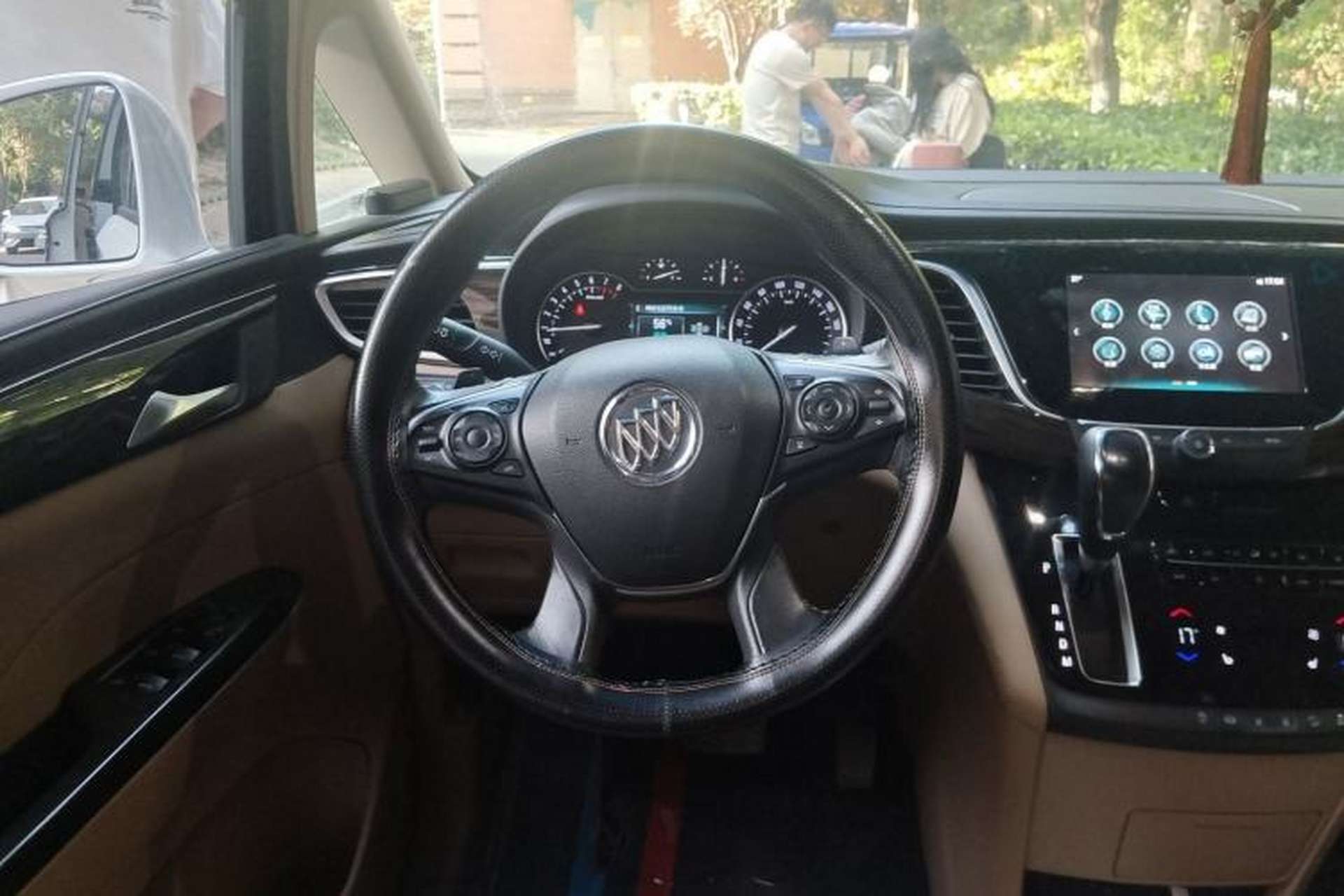 Used Buick GL8 2017 ES 28T Luxury Model China V Standard Steering Wheel