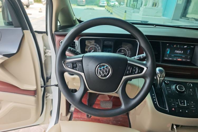 Used Buick GL8 2017 25S Comfort Version China V Standard Steering Wheel