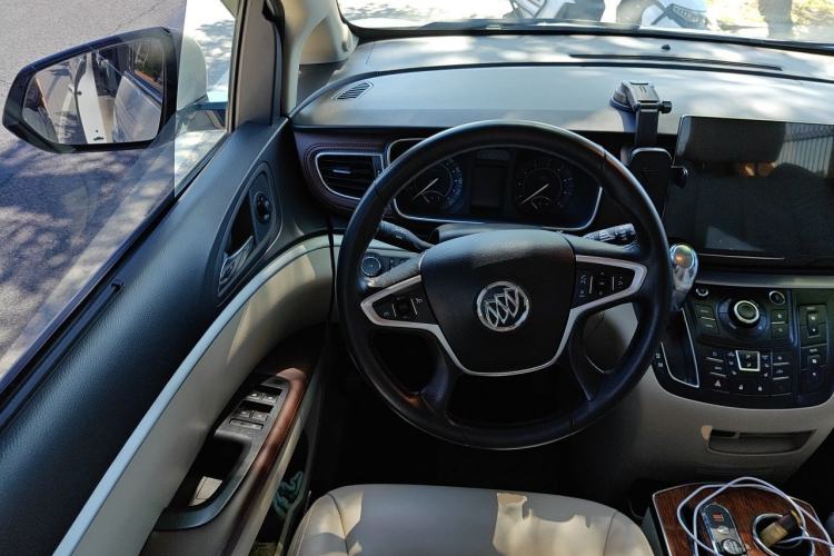 Used Buick GL8 2017 25S Prestige Version China V Standard Steering Wheel