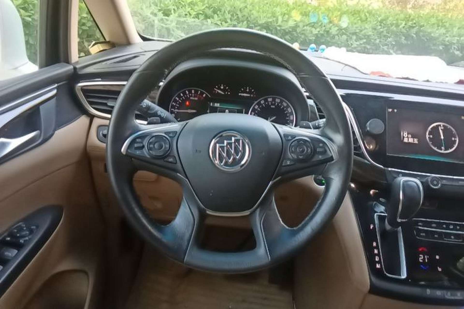 Used Buick GL8 2017 ES 28T Luxury Model China V Standard Steering Wheel