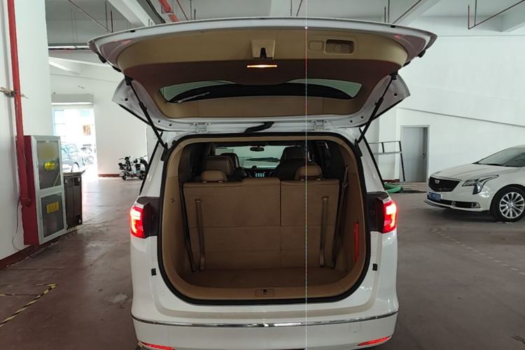 Used Buick GL8 2017 ES 28T Premium Version China V Standard Trunk