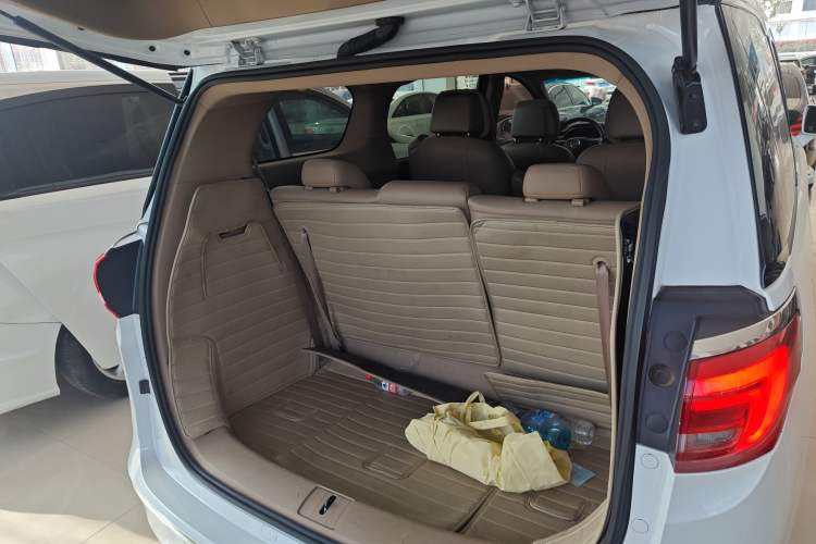 Used Buick GL8 2017 ES 28T Premium Version China V Standard Trunk