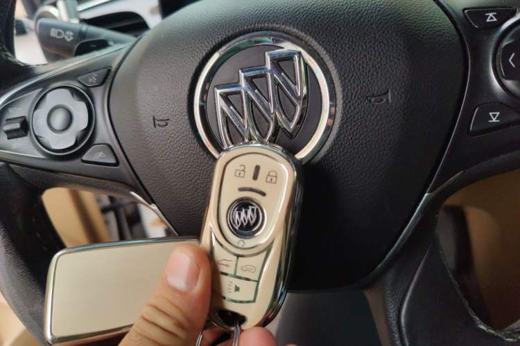 Used Buick GL8 2017 ES 28T Luxury Model China V Standard Vehicle Key