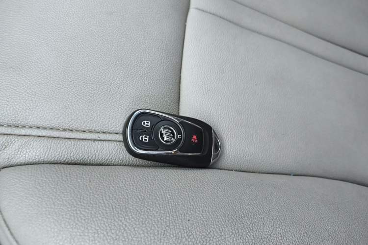 Used Buick GL8 2017 ES 28T Comfort Model China V Standard Vehicle Key