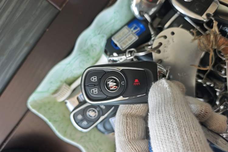 Used Buick GL8 2017 ES 28T Comfort Model China V Standard Vehicle Key