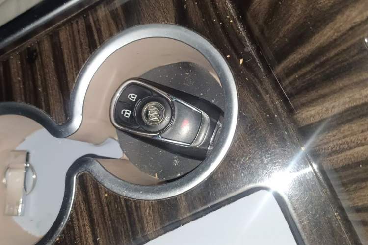 Used Buick GL8 2017 ES 28T Comfort Model China V Standard Vehicle Key