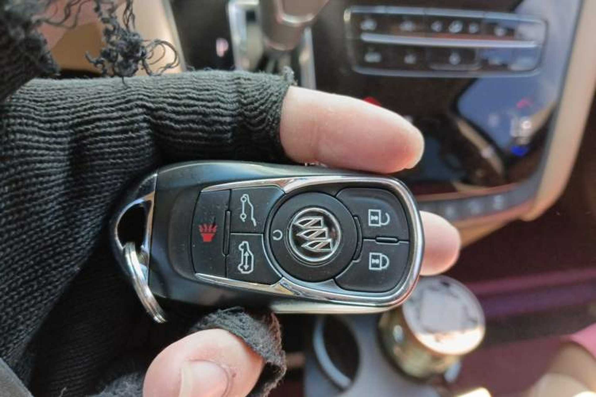 Used Buick GL8 2017 ES 28T Luxury Model China V Standard Vehicle Key