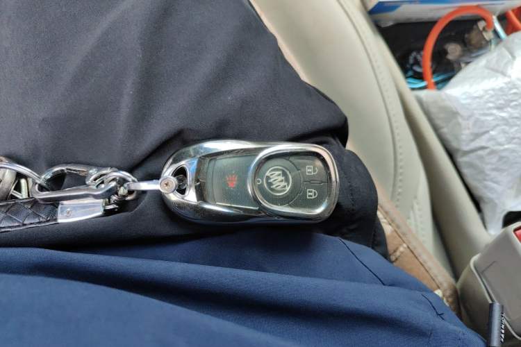 Used Buick GL8 2017 ES 28T Comfort Model China V Standard Vehicle Key