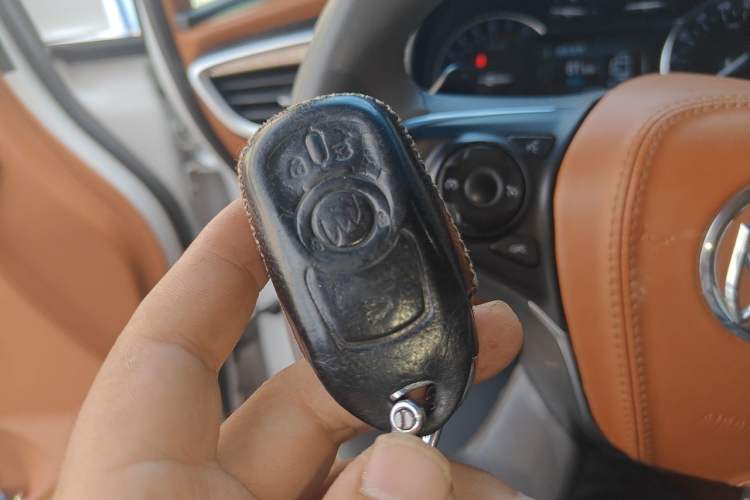 Used Buick GL8 2017 ES 28T Comfort Model China V Standard Vehicle Key