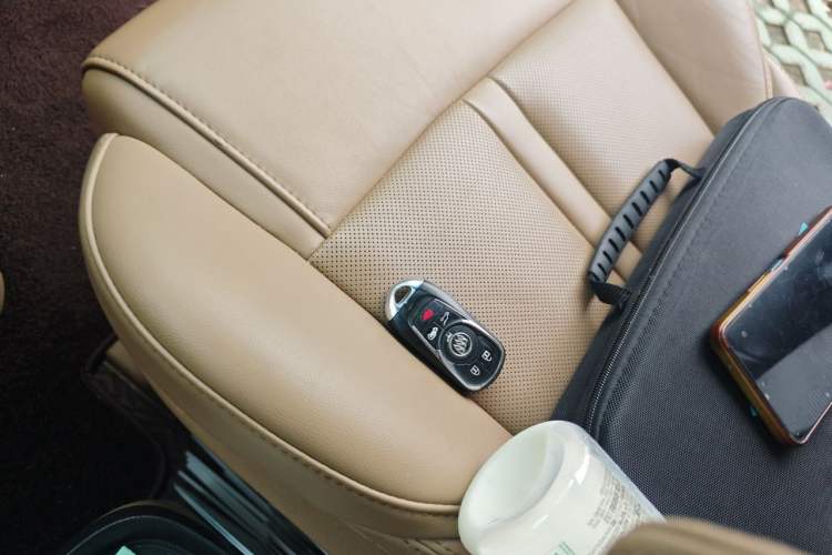 Used Buick GL8 2017 ES 28T Luxury Model China V Standard Vehicle Key