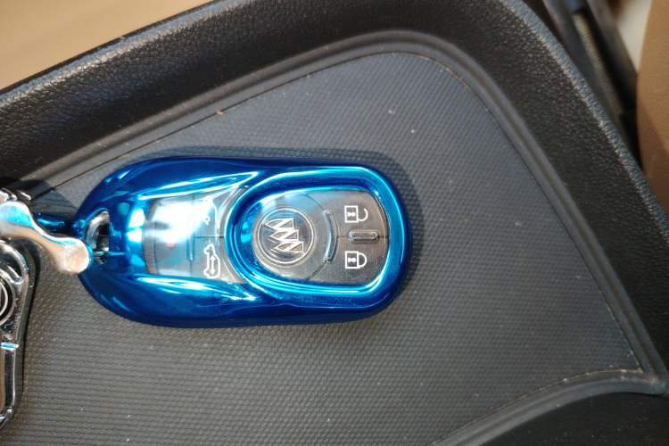 Used Buick GL8 2017 ES 28T Luxury Model China V Standard Vehicle Key