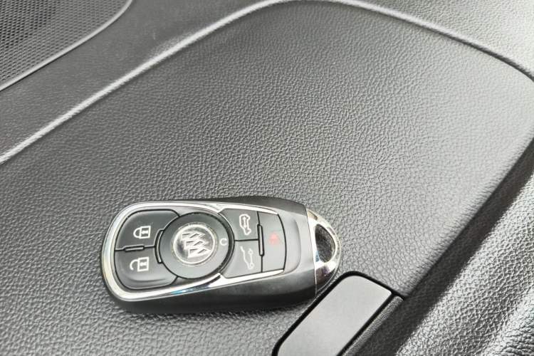 Used Buick GL8 2017 ES 28T Luxury Model China V Standard Vehicle Key