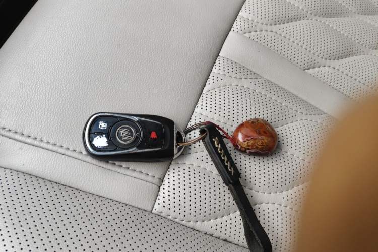 Used Buick GL8 2017 ES 28T Comfort Model China V Standard Vehicle Key