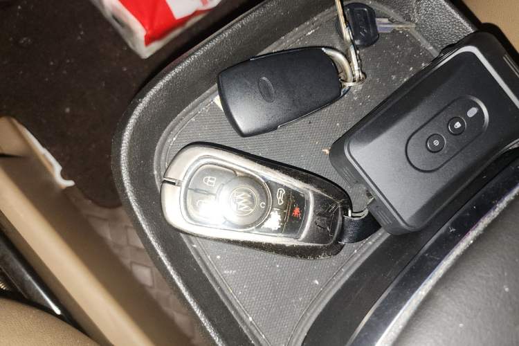Used Buick GL8 2017 ES 28T Luxury Model China V Standard Vehicle Key