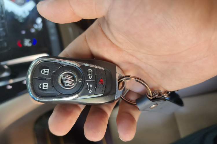Used Buick GL8 2017 ES 28T Luxury Model China V Standard Vehicle Key