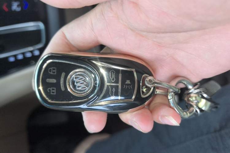 Used Buick GL8 2017 ES 28T Luxury Model China V Standard Vehicle Key