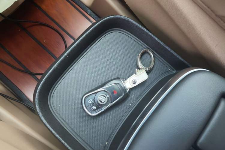Used Buick GL8 2017 ES 28T Premium Version China V Standard Vehicle Key