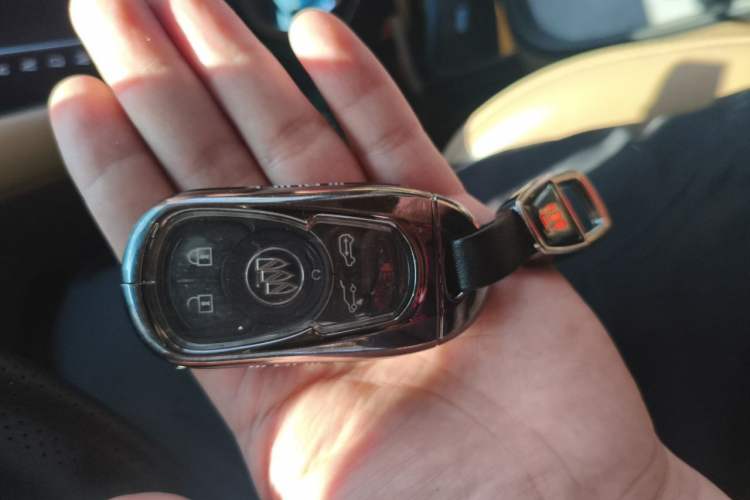 Used Buick GL8 2017 ES 28T Luxury Model China V Standard Vehicle Key