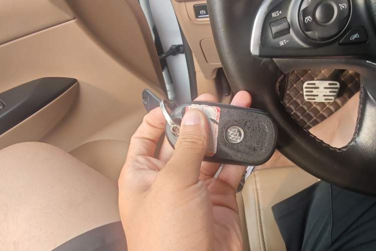 Used Buick GL8 2017 ES 28T Luxury Model China V Standard Vehicle Key