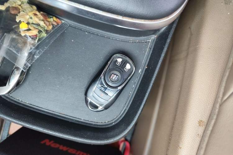 Used Buick GL8 2017 ES 28T Luxury Model China V Standard Vehicle Key