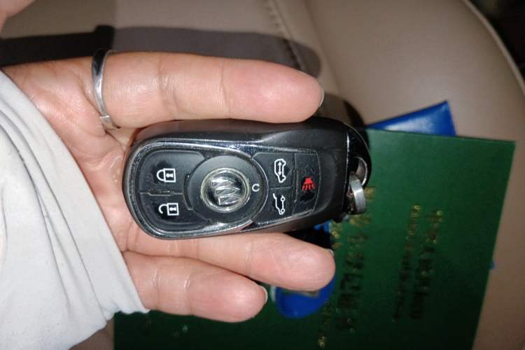 Used Buick GL8 2017 ES 28T Luxury Model China V Standard Vehicle Key