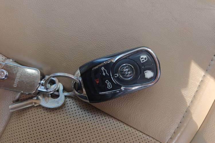 Used Buick GL8 2017 ES 28T Luxury Model China V Standard Vehicle Key