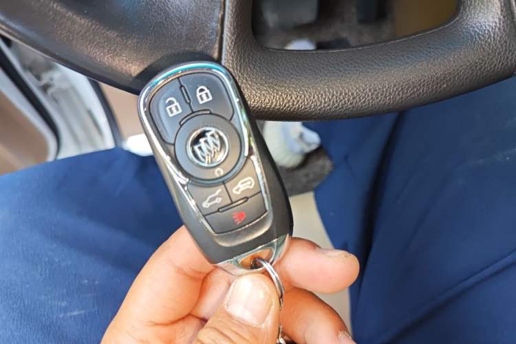 Used Buick GL8 2017 ES 28T Luxury Model China V Standard Vehicle Key
