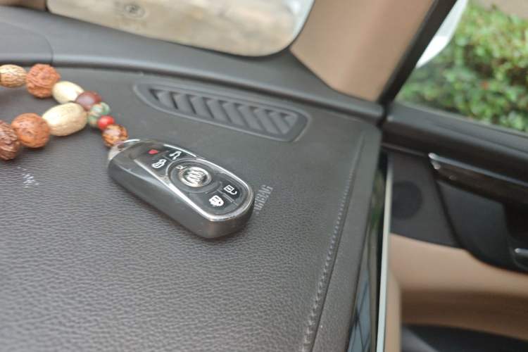Used Buick GL8 2017 ES 28T Luxury Model China V Standard Vehicle Key