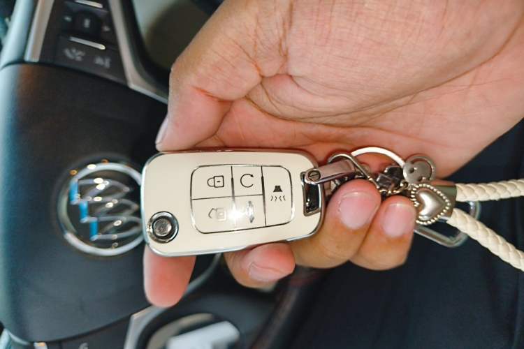 Used Buick GL8 2017 25S Luxury Version China V Standard Vehicle Key