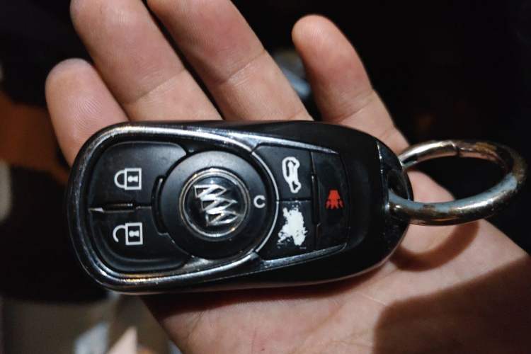 Used Buick GL8 2017 ES 28T Luxury Model China V Standard Vehicle Key