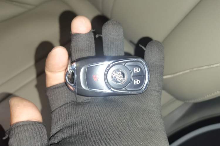 Used Buick GL8 2017 ES 28T Comfort Model China V Standard Vehicle Key