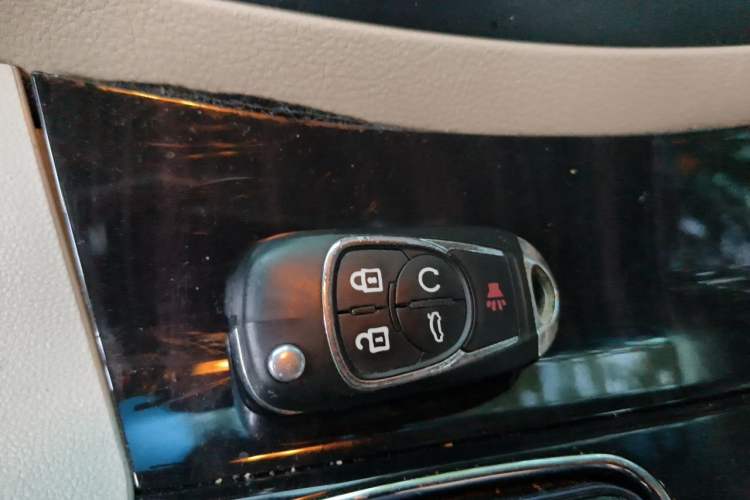 Used Buick GL8 2017 25S Prestige Version China V Standard Vehicle Key