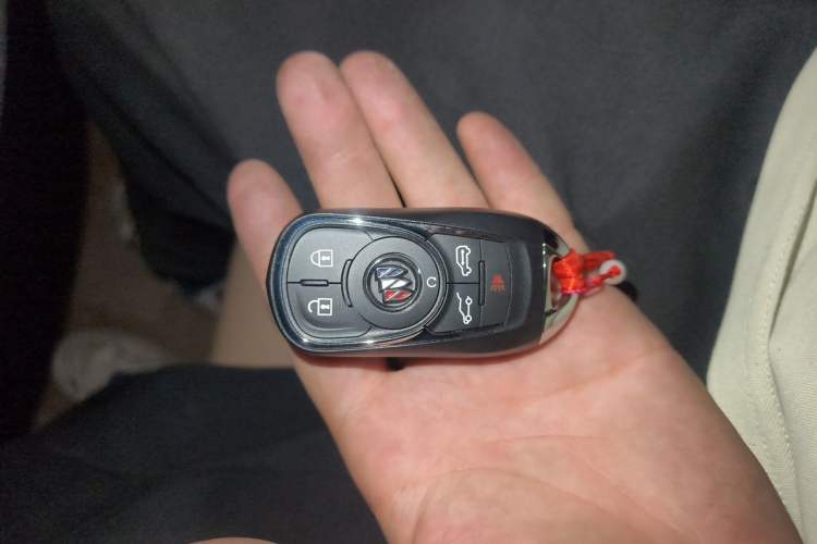 Used Buick GL8 2017 ES 28T Luxury Model China V Standard Vehicle Key