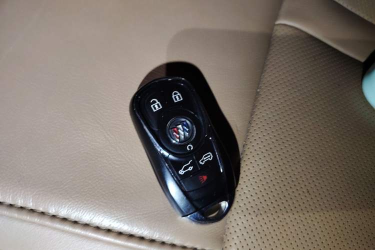 Used Buick GL8 2017 ES 28T Flagship Model China V Standard Vehicle Key