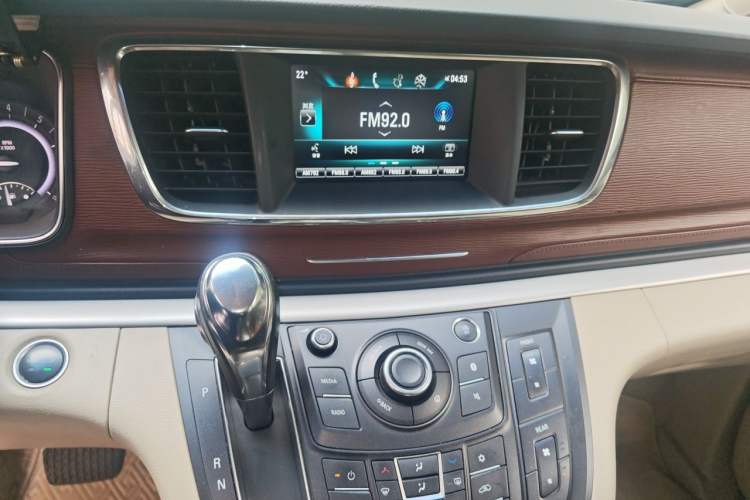 Used Buick GL8 2017 25S Luxury Version China V Standard Audio And AC Panel