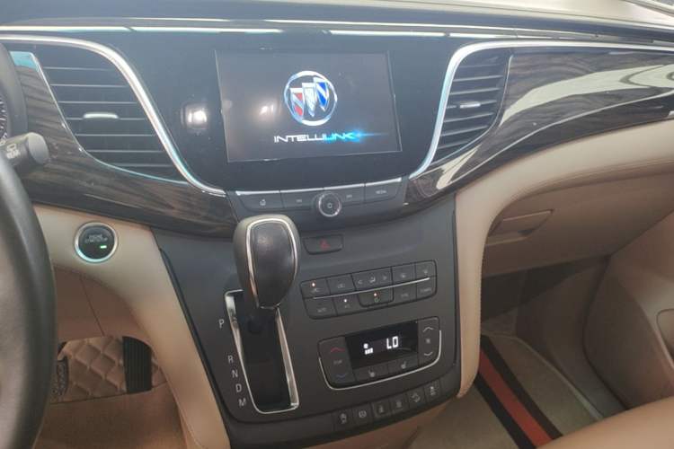 Used Buick GL8 2017 ES 28T Premium Version China V Standard Audio And AC Panel