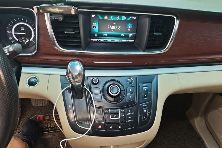 Used Buick GL8 2017 25S Luxury Version China V Standard Audio And AC Panel