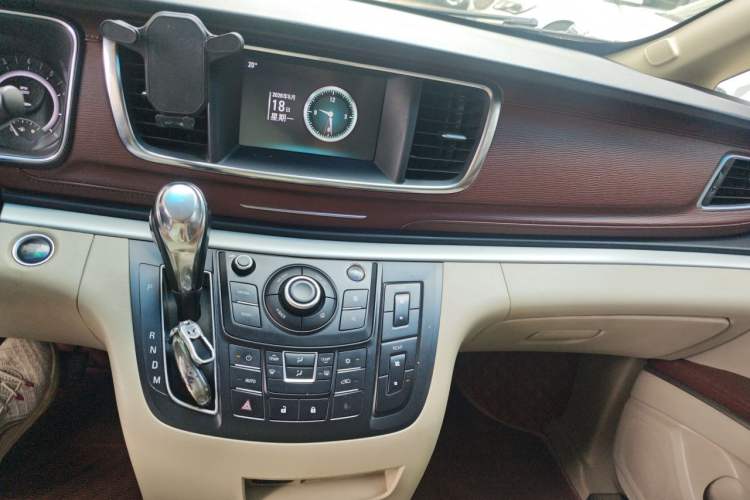 Used Buick GL8 2017 25S Luxury Version China V Standard Audio And AC Panel