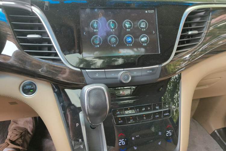 Used Buick GL8 2017 ES 28T Luxury Model China V Standard Audio And AC Panel