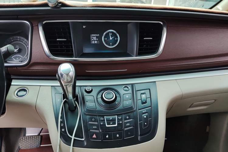 Used Buick GL8 2017 25S Luxury Version China V Standard Audio And AC Panel