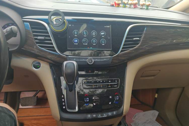 Used Buick GL8 2017 ES 28T Luxury Model China V Standard Audio And AC Panel
