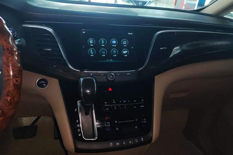 Used Buick GL8 2017 ES 28T Luxury Model China V Standard Audio And AC Panel