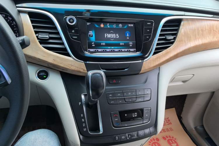 Used Buick GL8 2017 ES 28T Comfort Model China V Standard Audio And AC Panel