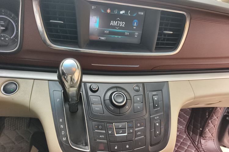 Used Buick GL8 2017 25S Luxury Version China V Standard Audio And AC Panel