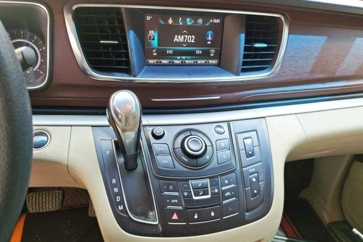 Used Buick GL8 2017 25S Luxury Version China V Standard Audio And AC Panel