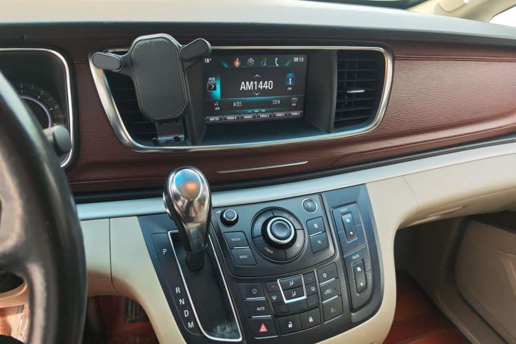 Used Buick GL8 2017 25S Luxury Version China V Standard Audio And AC Panel