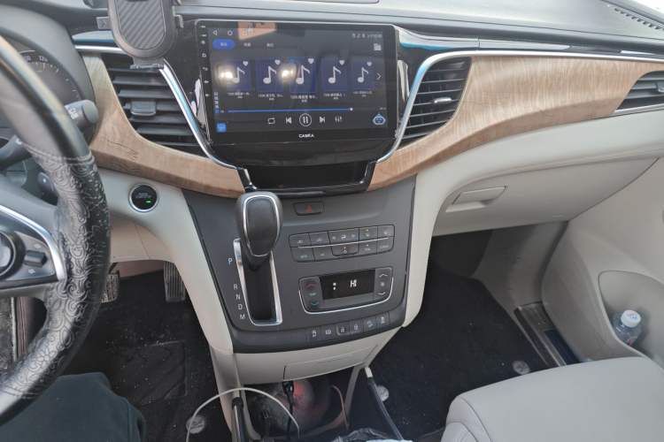 Used Buick GL8 2017 ES 28T Comfort Model China V Standard Audio And AC Panel