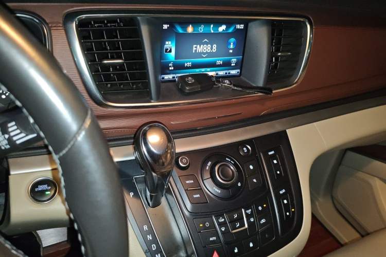 Used Buick GL8 2017 25S Luxury Version China V Standard Audio And AC Panel